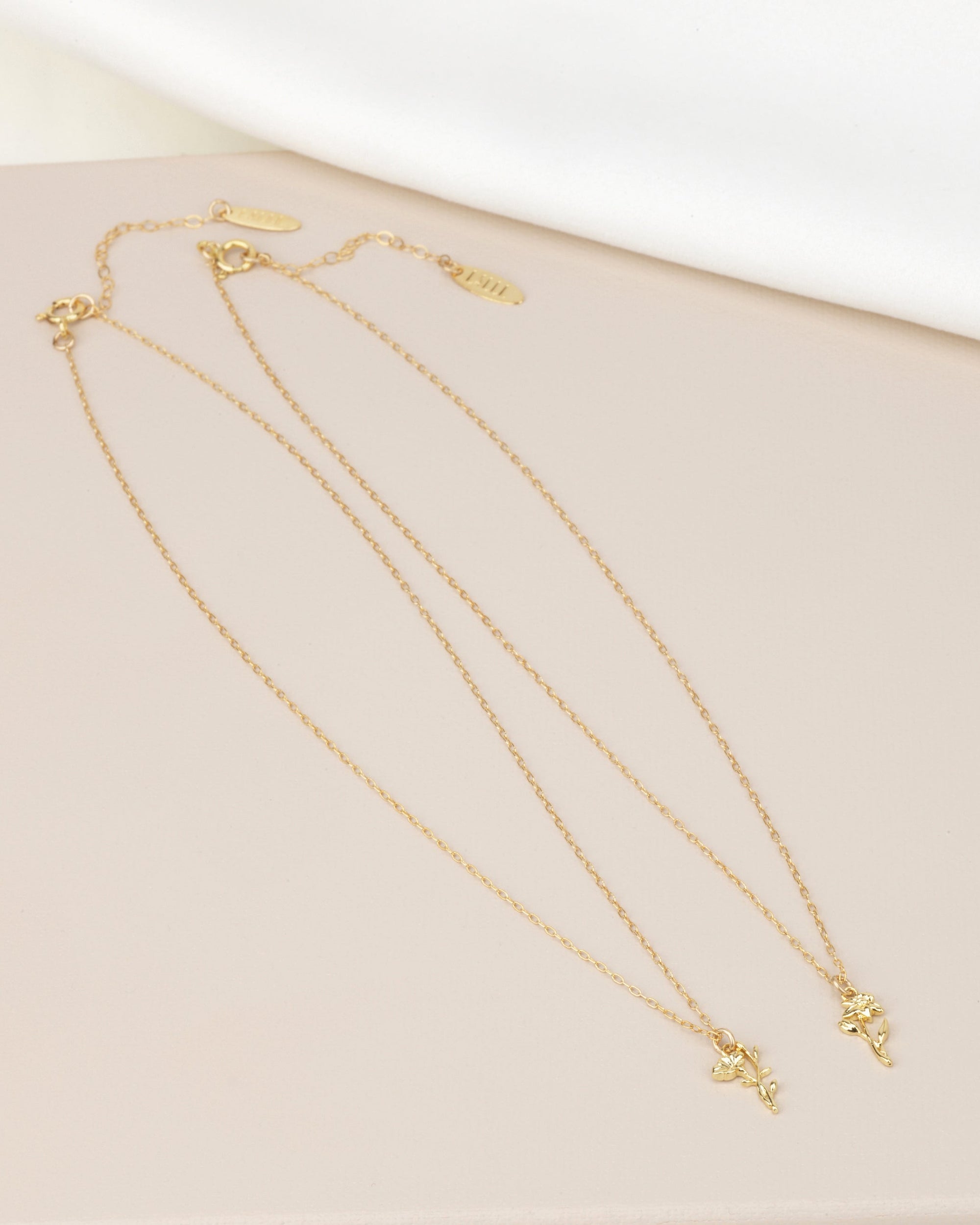 שרשרת זהב פרח חודש הלידה שלך