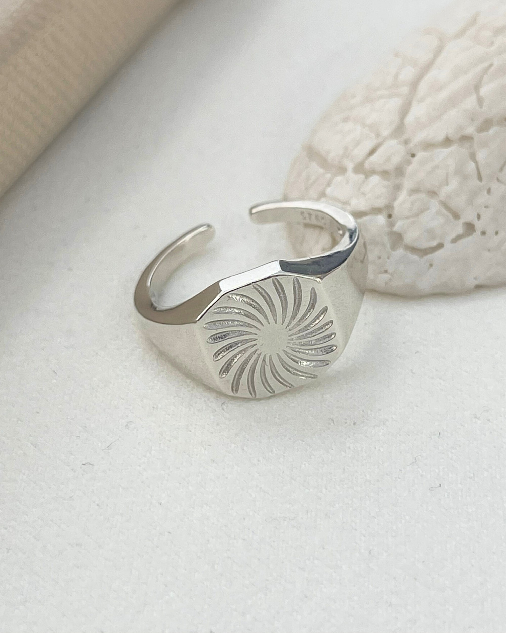 טבעת חותם כסף סטרלינג