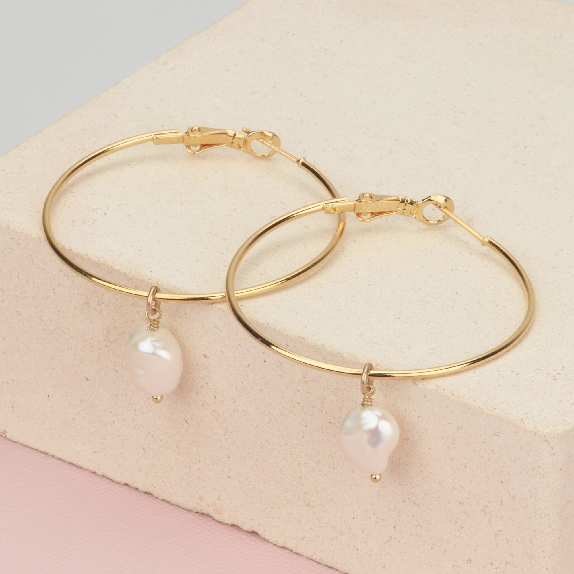 Freshwater Pearl Hoop Earrings - HLcollection - Handmade Gold and Silver Jewelry