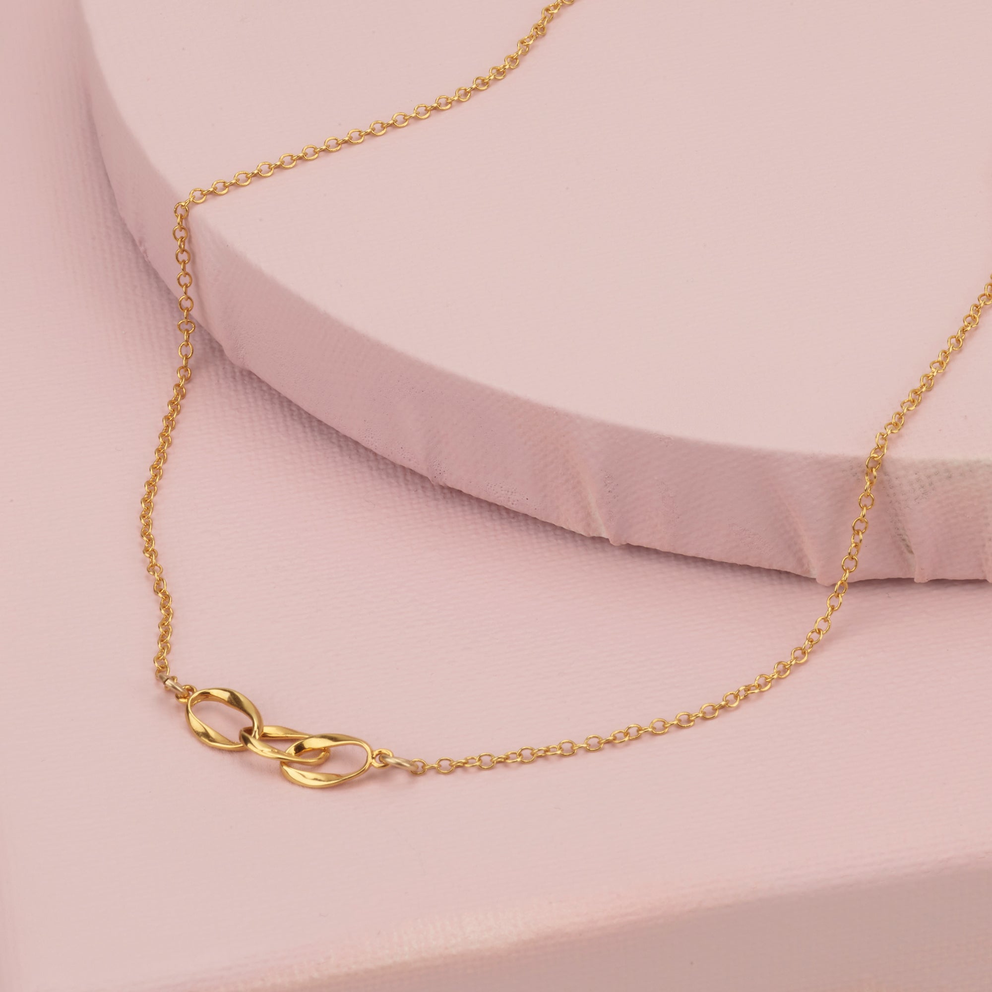 Gold Link Charm Necklace - HLcollection - Handmade Gold and Silver Jewelry