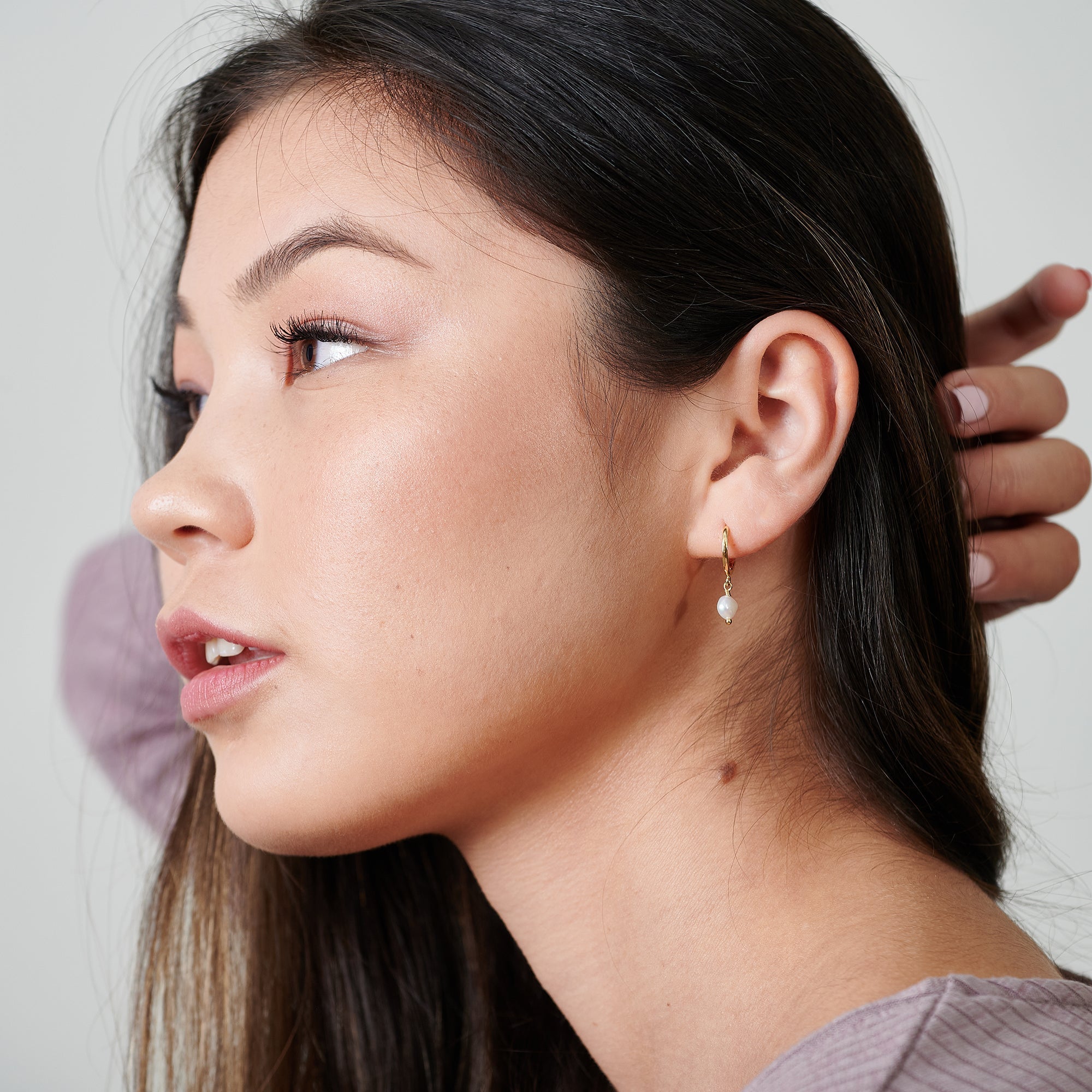 Gold Pearl Huggie Hoop Earrings - HLcollection - Handmade Gold and Silver Jewelry